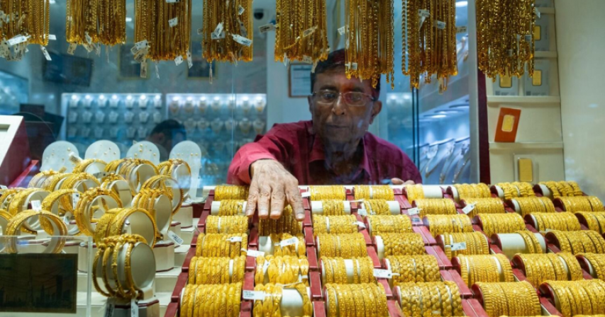 Gold prices rise on first trading day of the week